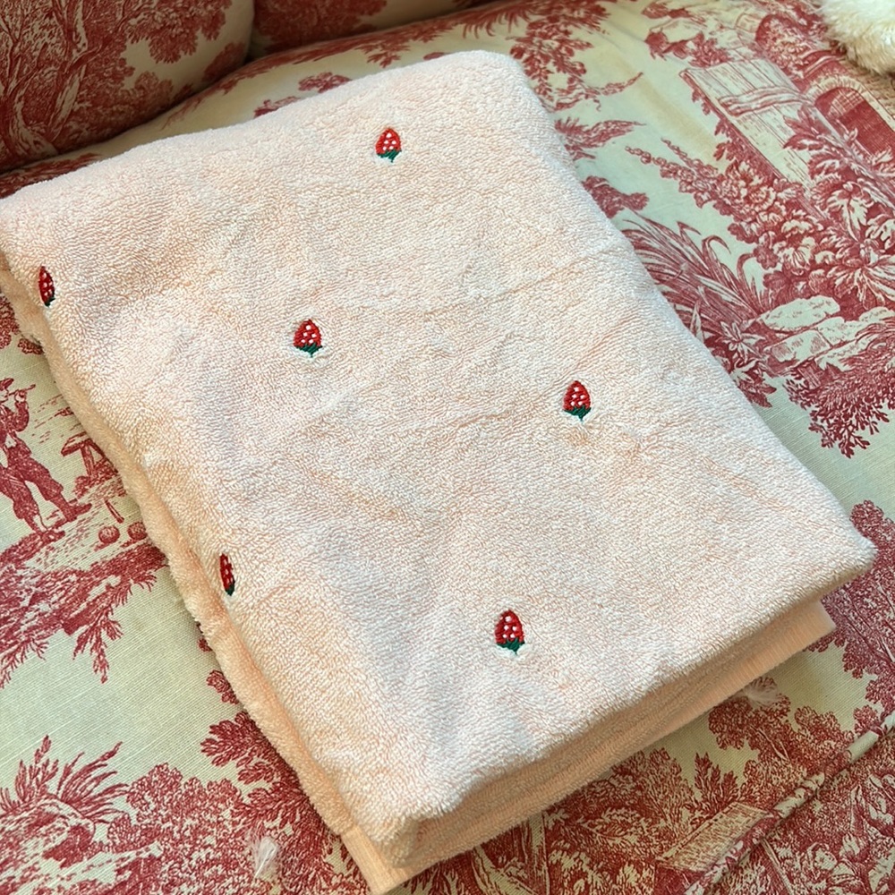 Strawberries Bath Towel